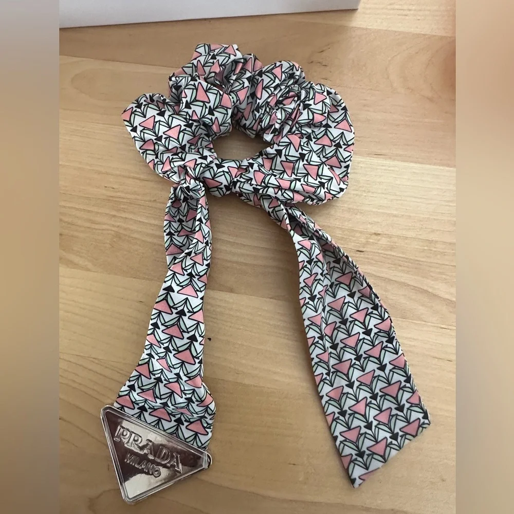 NIB Prada Dubai VIP Gift Set - Picture 6 of 13